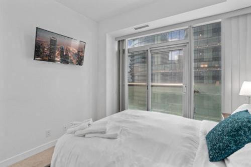 Downtown Suites Toronto Exterior photo